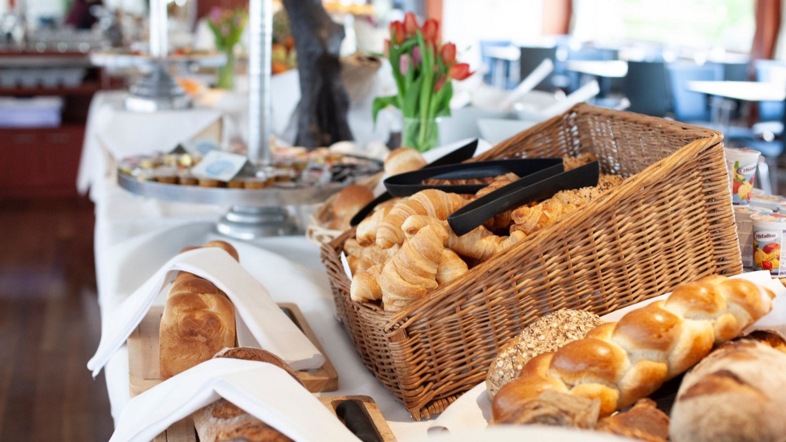 Frühstücksbuffet bei einer Fahrt mit der Zugersee Schifffahrt AG