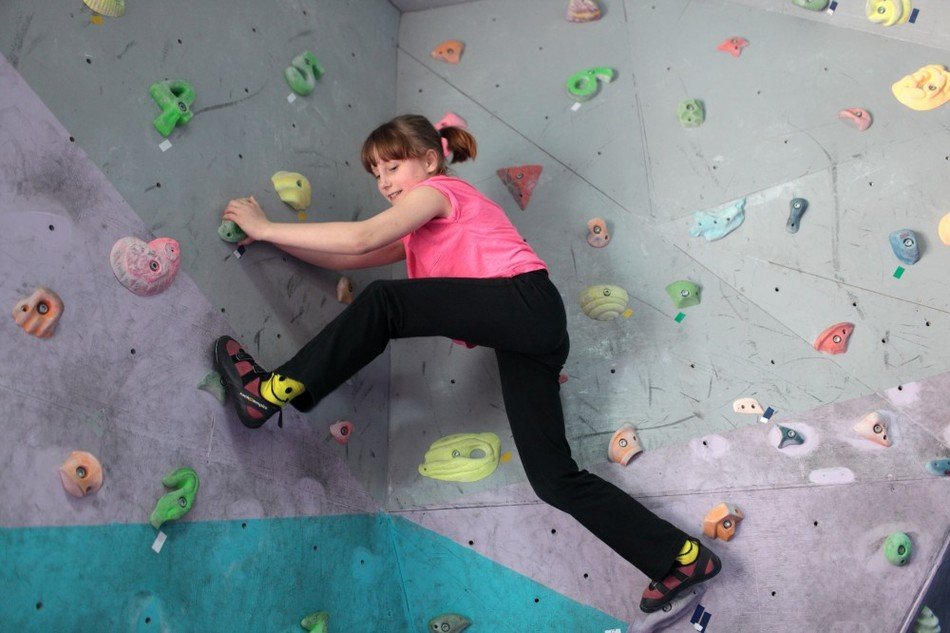Kletterwand im Piratolino Indoorspielplatz in Winterthur