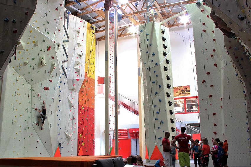 Kletterhalle bzw. Kletterbereich im Aranea Klettern und Badminton Schaffhausen