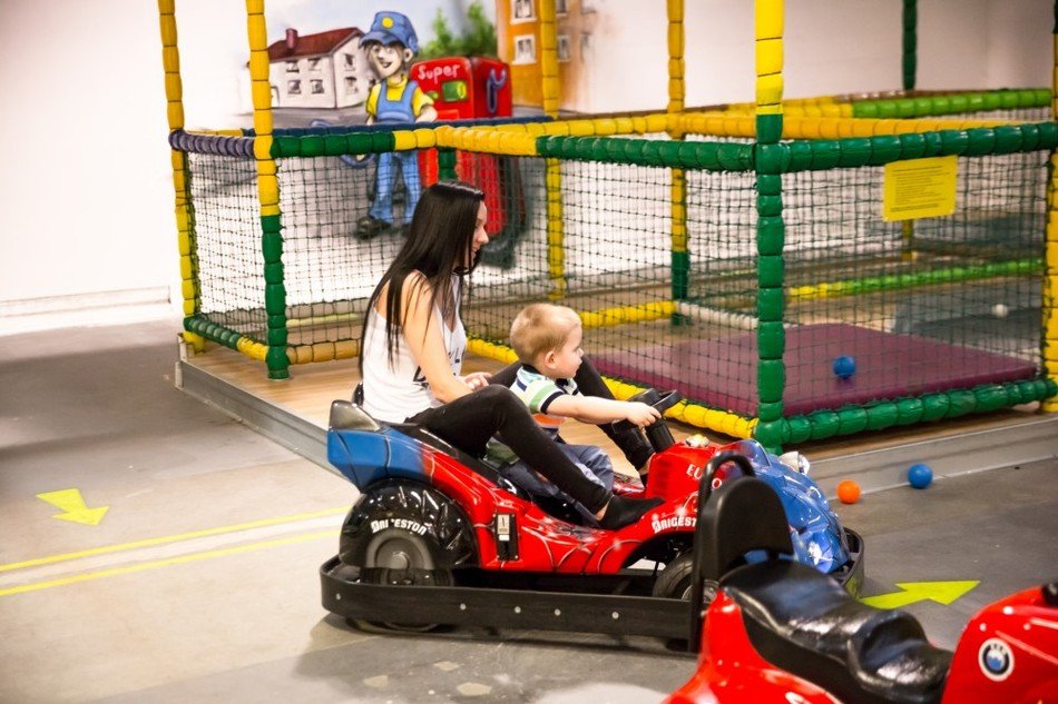 Kartbahn im Piratolino Indoorspielplatz in Winterthur