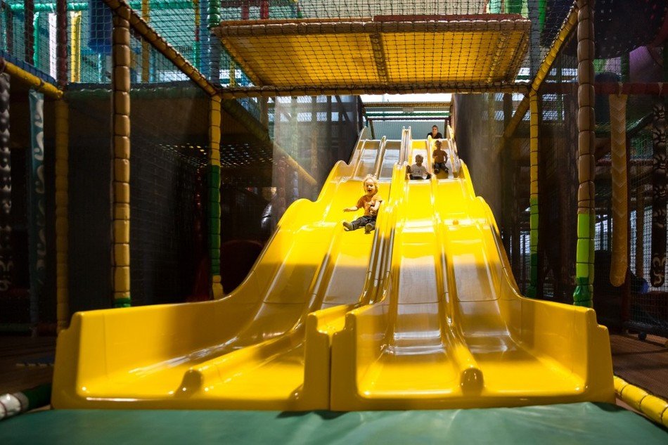 Wellenrutsche im Piratolino Indoorspielplatz in Winterthur
