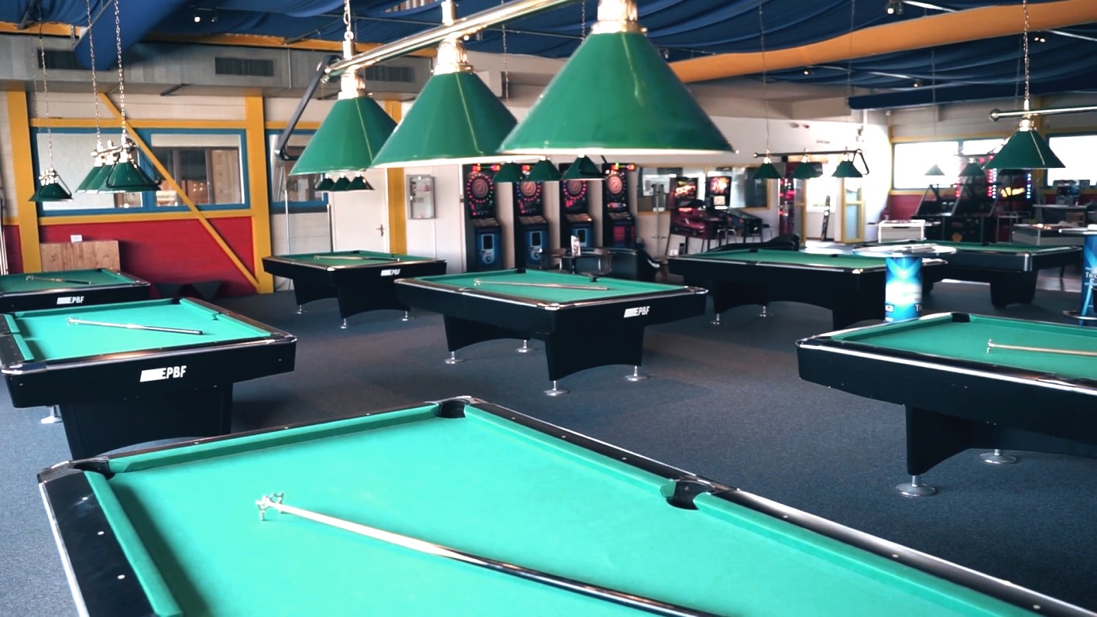 Billard, Dart, Flipper, Tischfussball, Air-Hockey, Basketball und mehr im Bowling Center White Line in Meierskappel